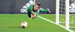Starkes Debüt. Torwart Klinsmann parierte einen Elfmeter. 