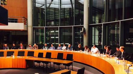 Im Europasaal des Bundestags diskutierte der Bundestagsabgeordnete Thomas Heilmann (ganz rechts im Bild) mit Leserinnen und Lesern aus Steglitz-Zehlendorf.