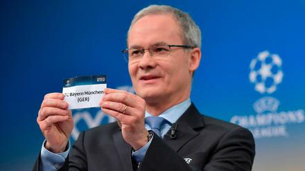 Uefa-Direktor Giorgio Marchetti zieht den FC Bayern.