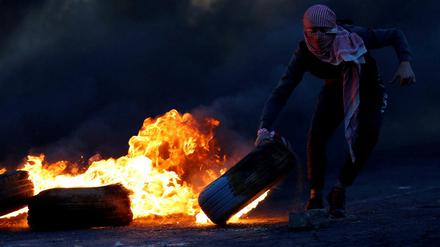 Zeichen der Gewalt. Immer wieder kommt es wie hier in der Nähe von Ramallah zu Gefechten zwischen Palästinensern und israelischen Sicherheitskräften.