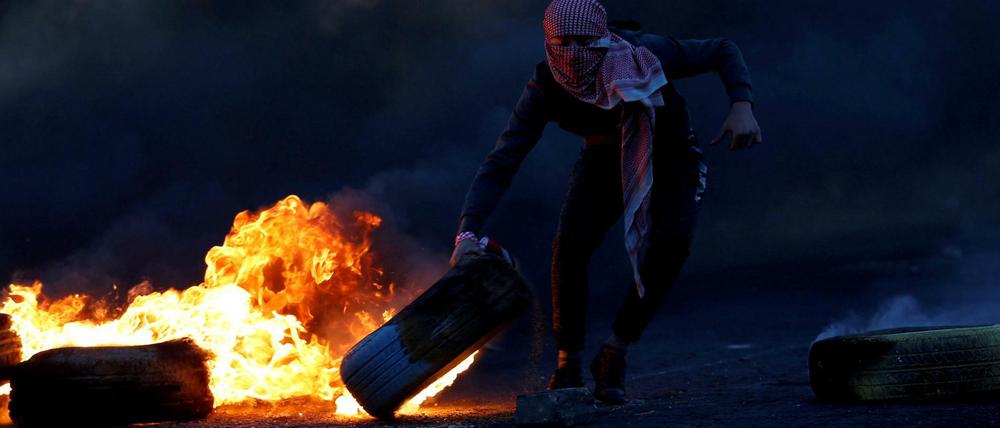 Zeichen der Gewalt. Immer wieder kommt es wie hier in der Nähe von Ramallah zu Gefechten zwischen Palästinensern und israelischen Sicherheitskräften.