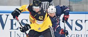 Auf ein Neues in Südkorea. Deutschlands Yasin Ehliz (l.) und US-Angreifer Sean Backman von den Eisbären Berlin trafen zuletzt beim Deutschland-Cup aufeinander. Bei Olympia könnten sie sich wiedersehen. 