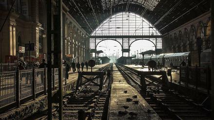 Die Halle des Bahnhofs Keleti im Morgenlicht.