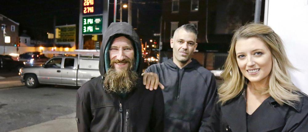 Kaum zu glauben: Der Obdachlose Johnny (.) half Kate mit 20 US-Dollar aus der Patsche. 