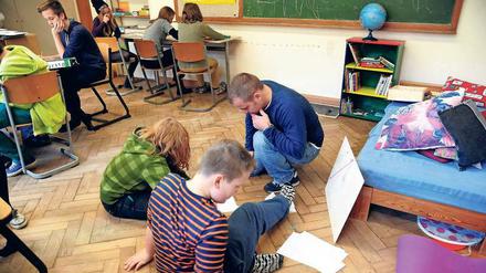 Improvisierter Unterricht. Es ist nicht unwahrscheinlich, dass ein Berliner Schüler die Schule verlässt, ohne jemals bei einem Fachlehrer rechnen gelernt zu haben.