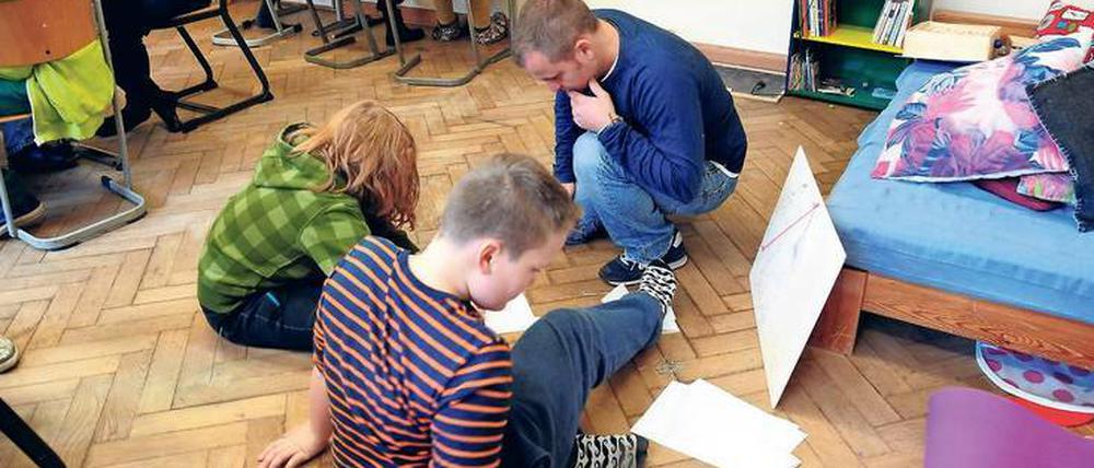 Improvisierter Unterricht. Es ist nicht unwahrscheinlich, dass ein Berliner Schüler die Schule verlässt, ohne jemals bei einem Fachlehrer rechnen gelernt zu haben.