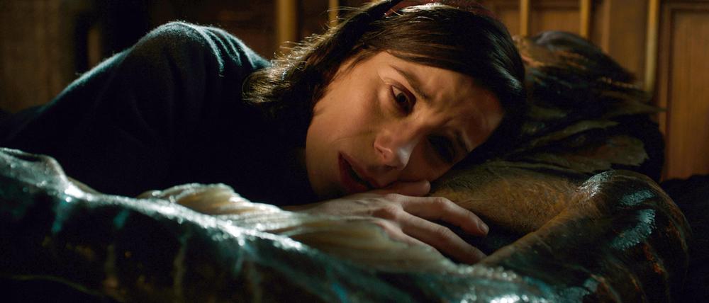 Sally Hawkins spielt Elisa in "The Shape of Water", eine gehörlose Putzfrau, die sich in ein Wassermonster verliebt.