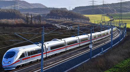 Fährt, aber mit Verspätung: ICE auf dem Weg nach München. 