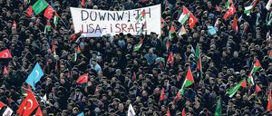 Solidarität mit den Palästinensern. Auch in Istanbul gingen viele Menschen auf die Straße, um Israel zu verdammen. 