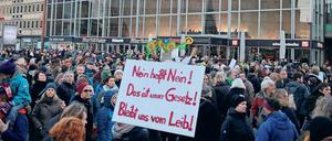 Proteste nach den Übergriffen vor dem Kölner Hauptbahnhof.