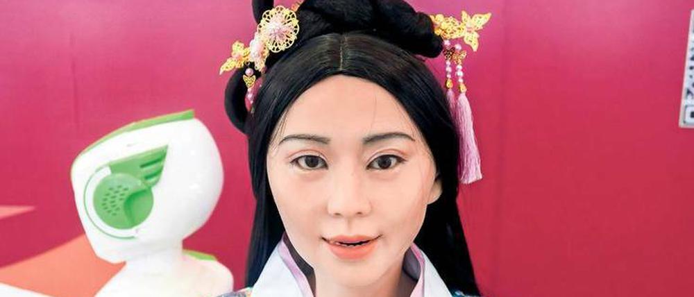 Noch ein Roboter oder schon eine Person? Eine chinesische Entwicklung, entstanden bei der Shanghai International Robot Technology and Application Show.