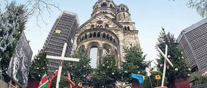 Gedenken. Blumen und Kreuze erinnern auf dem Berliner Breitscheidplatz an den Terroranschlag.