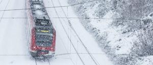 Wintereinbruch. Die Deutsche Bahn hatte auf zahlreichen Strecken mit Verspätungen und Zugausfällen zu kämpfen.