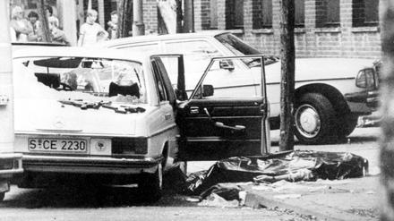 In Scherben. Jörg Schleyer war 23 Jahre alt, als RAF-Terroristen seinen Vater Hanns Martin Schleyer entführten und später erschossen.