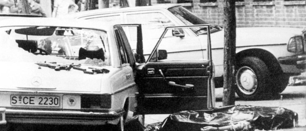 In Scherben. Jörg Schleyer war 23 Jahre alt, als RAF-Terroristen seinen Vater Hanns Martin Schleyer entführten und später erschossen.