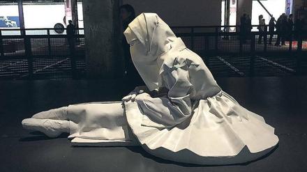 Provokant. Die Skulptur „Hmmm…“ basiert auf einer Performance der katarischen Künstlerin Hana al Saadi. 