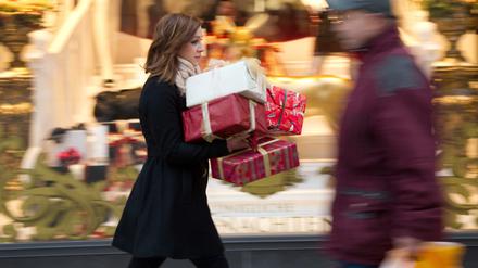 Auf der Suche nach etwas Besonderem. Panikkäufe in letzter Minute sind immer teuer.