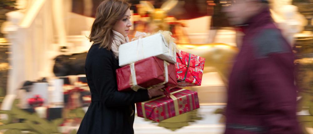 Auf der Suche nach etwas Besonderem. Panikkäufe in letzter Minute sind immer teuer.