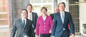 Das Jahresendzeitteam mit Christoph Jungmann (M.) als Angela Merkel. 