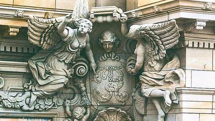 Engel am Schloss, noch ohne Posaune.