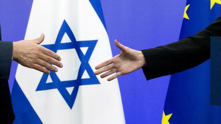 Auch die "Verunglimpfung" von Israels Flagge wäre ein möglicher Straftatbestand.