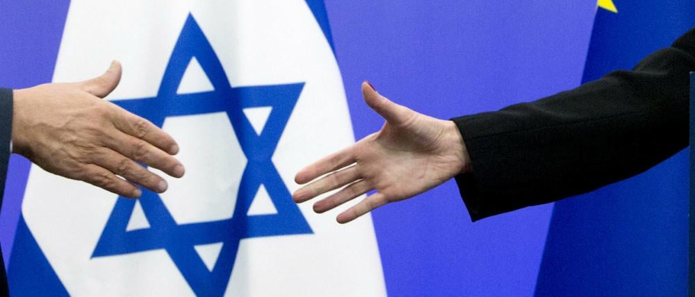 Auch die "Verunglimpfung" von Israels Flagge wäre ein möglicher Straftatbestand.