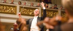 Ganz in seinem Element. Der ungarische Dirigent Iván Fischer.