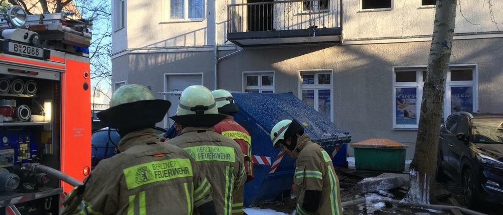 Brand in Moabit. Eine leblose Person wurde entdeckt.