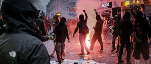 Gewaltkulisse. Zu massiven Ausschreitungen zwischen Linksautonomen, Randalierern und Polizei kam es Anfang Juli 2017 beim G20-Gipfel in Hamburg.