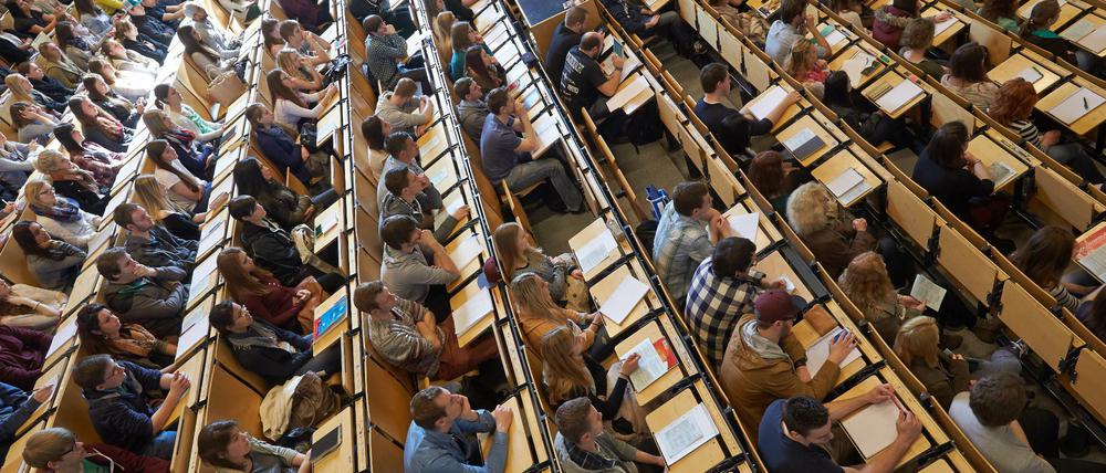 Studium ohne Abi. Die Abbrecherzahlen liegen über den Studierenden mit Abitur.