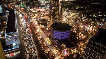 Der Terror hat nicht gewonnen: Das Bild zeigt den Weihnachtsmarkt am Breitscheidplatz drei Tage nach dem Attentat, am 22. Dezember 2016.