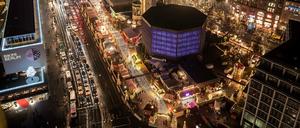Der Terror hat nicht gewonnen: Das Bild zeigt den Weihnachtsmarkt am Breitscheidplatz drei Tage nach dem Attentat, am 22. Dezember 2016.