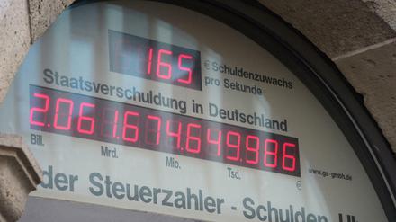 Die Schuldenuhr des Bundes der Steuerzahler in Berlin.