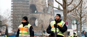 Im Sicherheitsbereich. Für die Gedenkveranstaltungen am Breitscheidplatz gilt eine hohe Sicherheitsstufe. 
