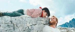 Aaron (Alexander Fehling) mit dem Sohn seiner Freundin (Arian Montgomery).