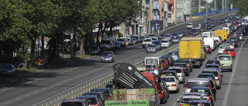 Wenn die Behörden nicht funktionieren, haben die Berliner das Nachsehen - und stehen im Stau.