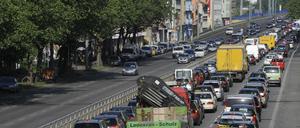 Wenn die Behörden nicht funktionieren, haben die Berliner das Nachsehen - und stehen im Stau.