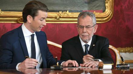Heikler Partner für Angela Merkel: Österreichs neuer Bundeskanzler Sebastian Kurz (links), hier mit Bundespräsident Alexander Van der Bellen bei seiner Vereidigung.