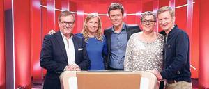Fragerunde mit Sascha Hingst (Mi.). Die Kandidaten werden unter anderem von Jan Hofer (l.) und Michael Kessler (r.) unterstützt.
