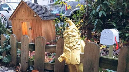 Schon mancher junge Fan hat Heinrich, den Gartenzwerg aus der Heinrich-Roller-Straße, ins Herz geschlossen und schreibt ihm Briefe.