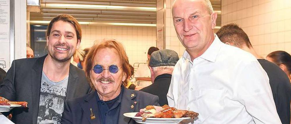 Gänse, Rotkohl und Klöße spendiert Frank Zander "seinen" Obdachlosen in Berlin jedes Jahr.
