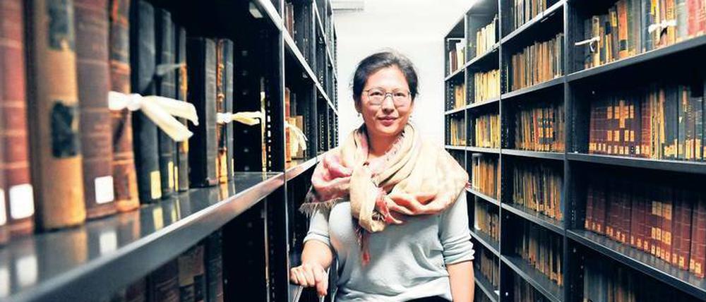 Die zu säubernden Bücher nennt Yong-Mi Rauch das "Herz des Altbestandes".