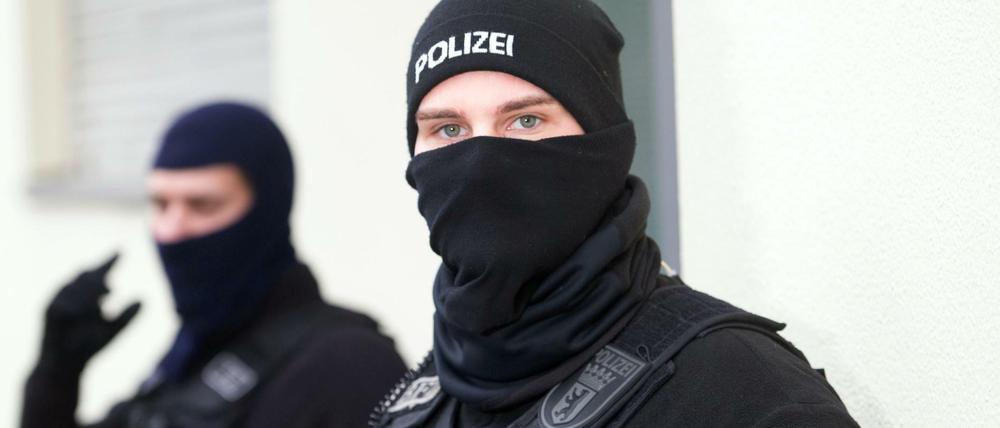 Razzia gegen ein Islamisten-Netzwerk in Berlin (Archivbild): In diesem Jahr sind rund 1200 Verfahren wegen Terrorismusverdachts neu eingeleitet worden.