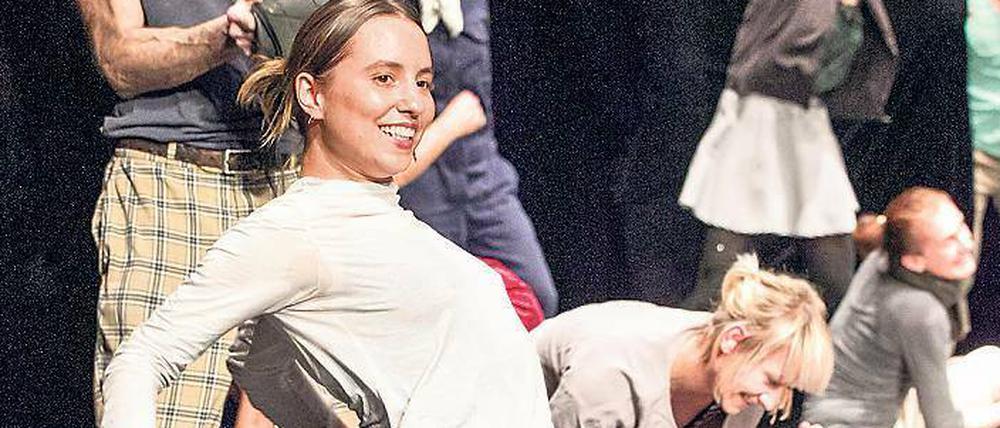 Popsongs und nicht immer ganz ernst gemeinte Tänzchen machen Bels Performance aus.