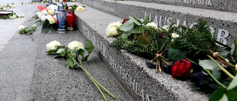 Blumen zum Gedenken.