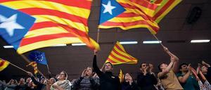Die Separatisten um Carles Puigdemont hoffen, dass sie die prospanischen Parteien hinter sich lassen können.