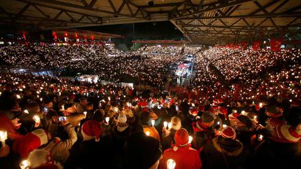 Gleiche Farben, andere Beleuchtung. Beim Weihnachtssingen ist das Stadion An der Alten Försterei seit Jahren restlos ausverkauft.