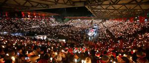Gleiche Farben, andere Beleuchtung. Beim Weihnachtssingen ist das Stadion An der Alten Försterei seit Jahren restlos ausverkauft.