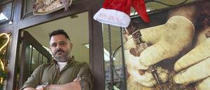 Walid Ayash ist Tätowierer in Bethlehem, sein "Pain Art Tattoo Studio" liegt ganz in der Naehe der Geburtskirche.