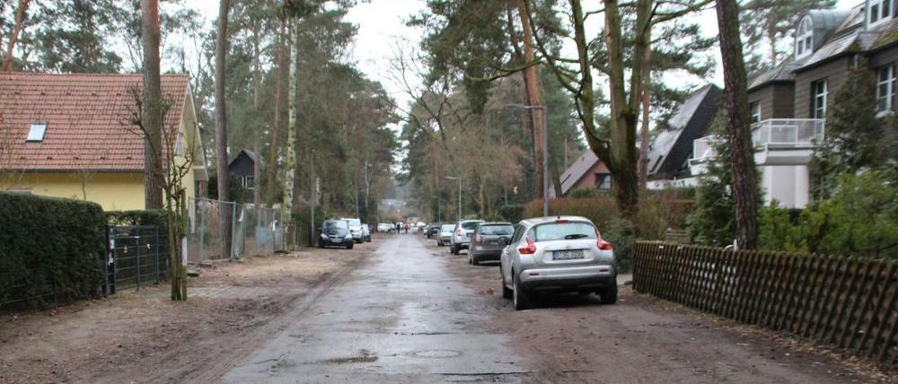 Anwohner der Kurpromenade in Kladow konnten eine Befestigung der Straße vor ihren Häusern verhindern.